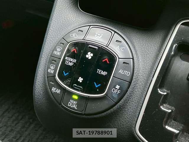 Toyota VOXY 2015-12 7217147-8