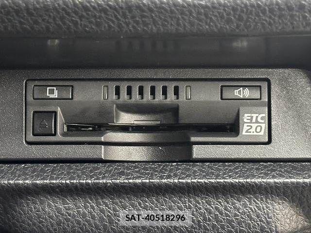 Toyota VOXY 2017-12 7226914-11