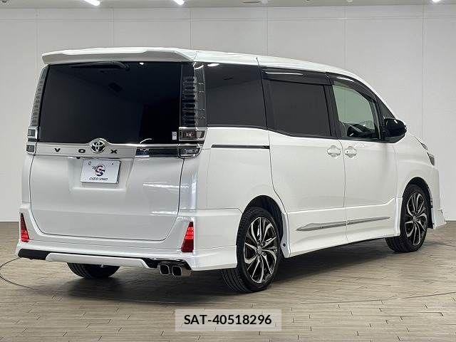 Toyota VOXY 2017-12 7226914-15