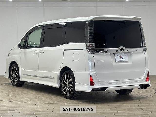 Toyota VOXY 2017-12 7226914-16