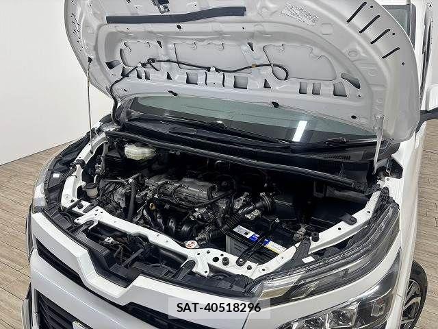 Toyota VOXY 2017-12 7226914-17