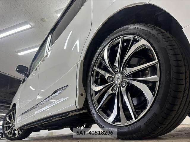 Toyota VOXY 2017-12 7226914-18