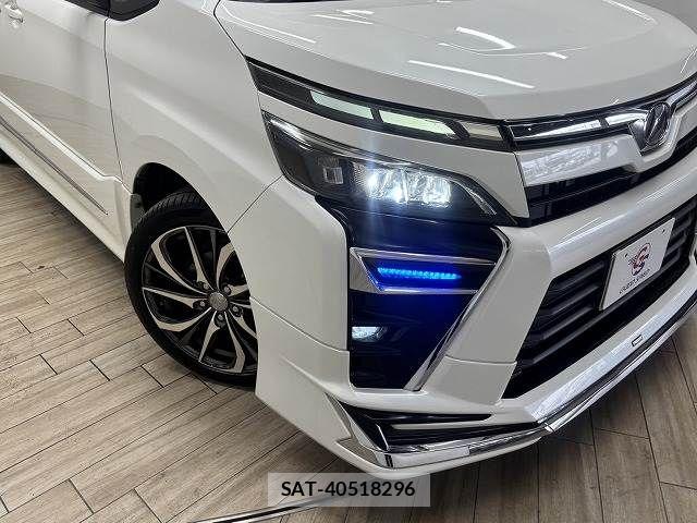 Toyota VOXY 2017-12 7226914-19