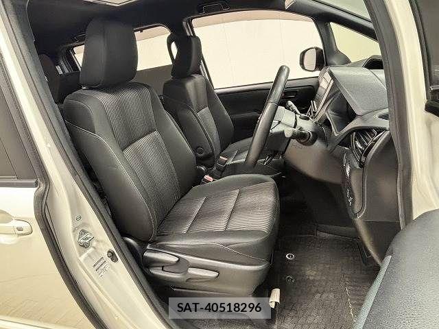 Toyota VOXY 2017-12 7226914-4