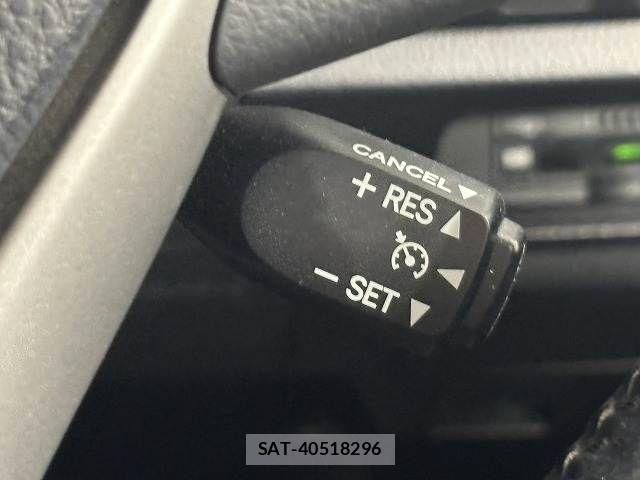 Toyota VOXY 2017-12 7226914-7