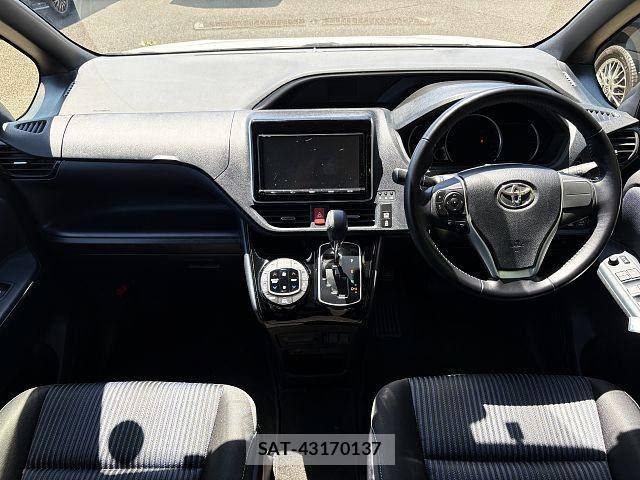 Toyota VOXY 2017-01 7226896-1