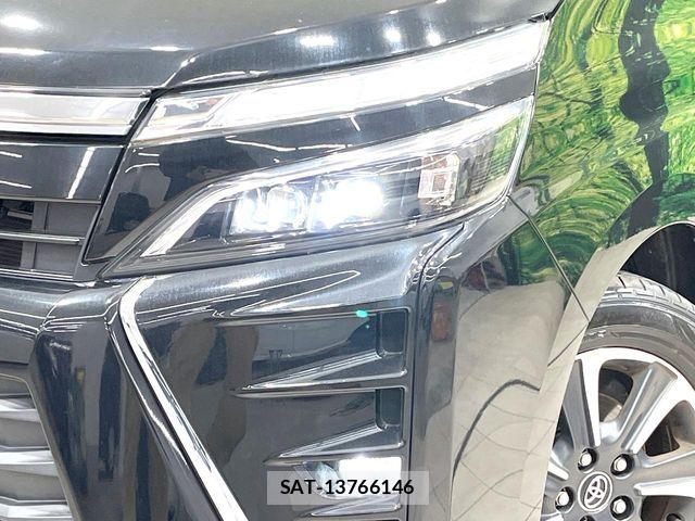 Toyota VOXY 2018-07 7226923-13