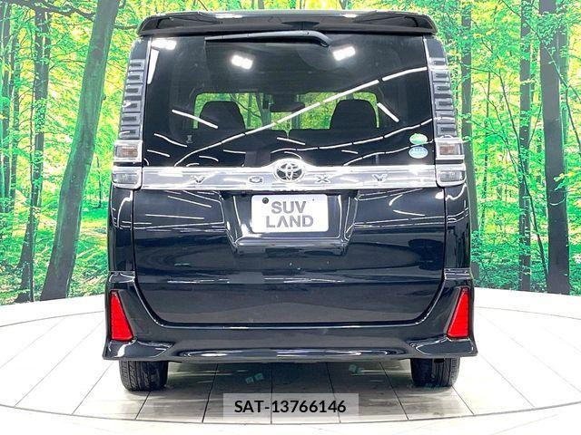 Toyota VOXY 2018-07 7226923-16