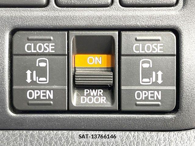 Toyota VOXY 2018-07 7226923-5