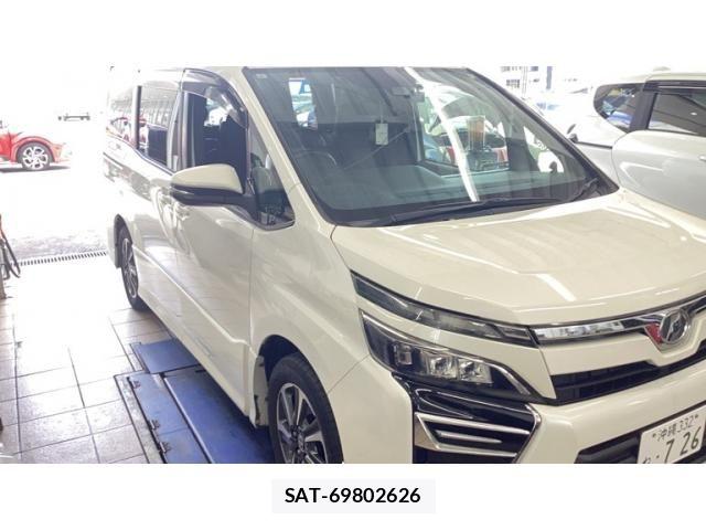 Toyota VOXY 2017-10 7226912-10