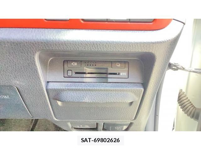 Toyota VOXY 2017-10 7226912-14