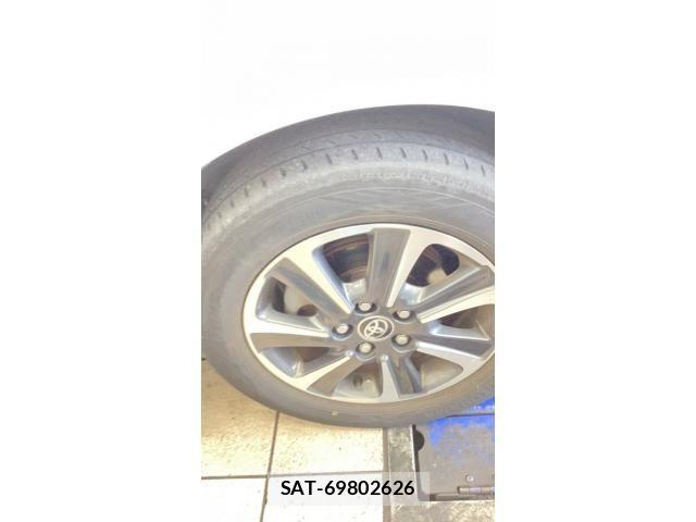 Toyota VOXY 2017-10 7226912-1