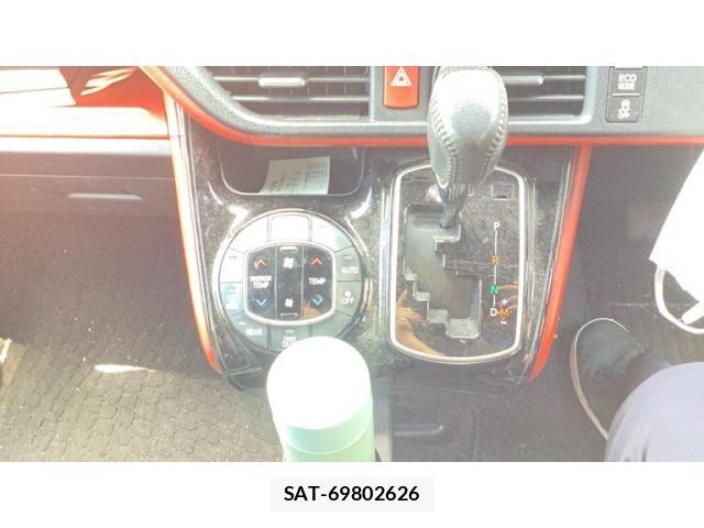 Toyota VOXY 2017-10 7226912-19