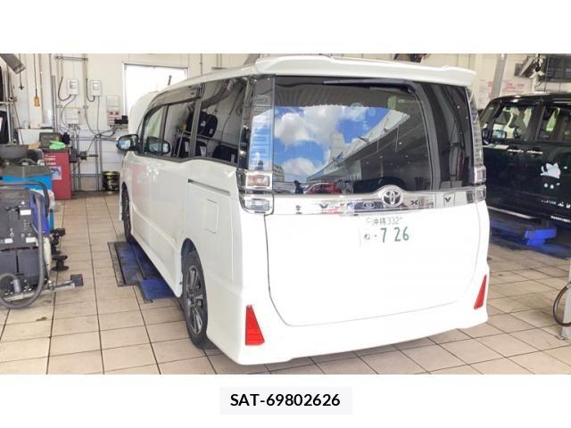 Toyota VOXY 2017-10 7226912-3