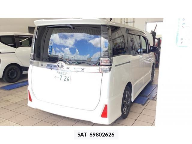 Toyota VOXY 2017-10 7226912-4