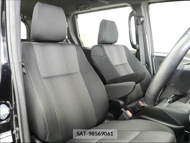 Toyota VOXY 2019-12 7226938-10