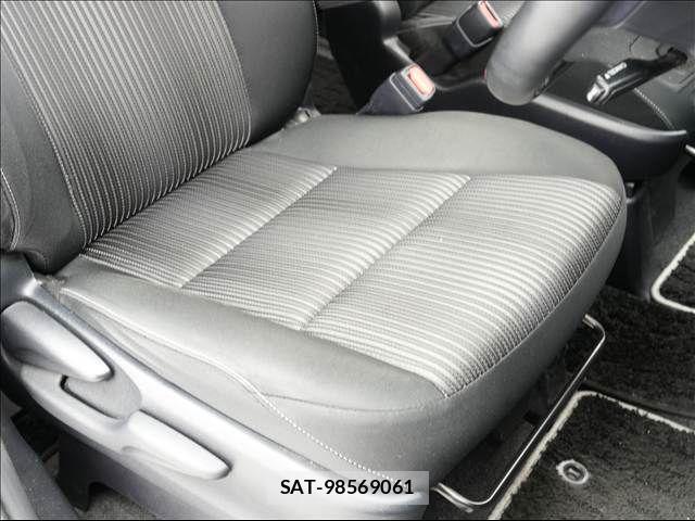 Toyota VOXY 2019-12 7226938-11