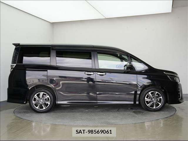Toyota VOXY 2019-12 7226938-24