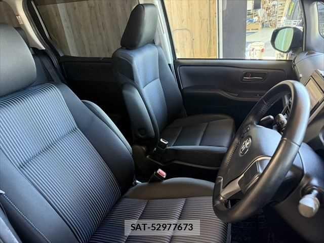 Toyota VOXY 2015-04 7226886-9
