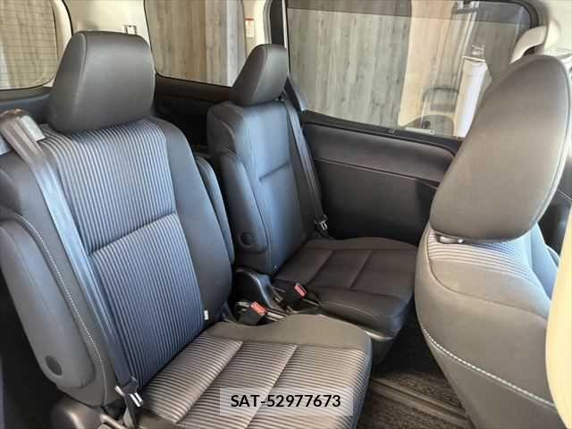 Toyota VOXY 2015-04 7226886-10