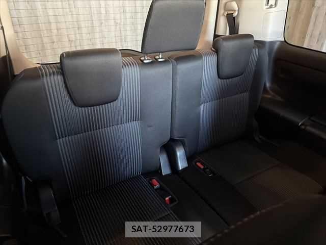 Toyota VOXY 2015-04 7226886-11