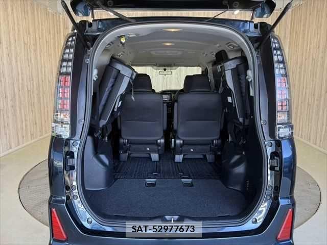 Toyota VOXY 2015-04 7226886-12