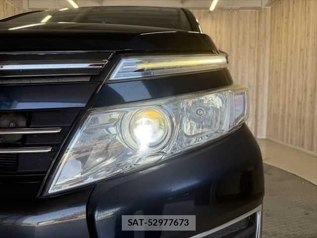 Toyota VOXY 2015-04 7226886-14
