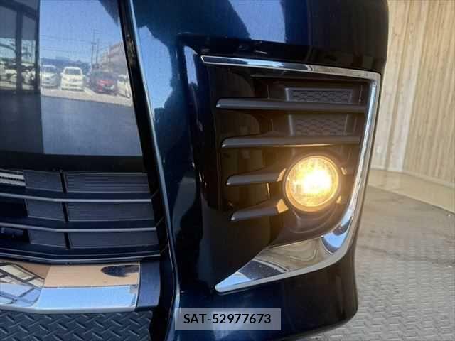 Toyota VOXY 2015-04 7226886-15