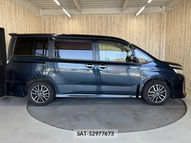 Toyota VOXY 2015-04 7226886-19