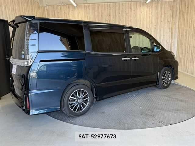 Toyota VOXY 2015-04 7226886-20