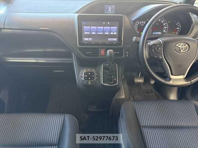 Toyota VOXY 2015-04 7226886-2