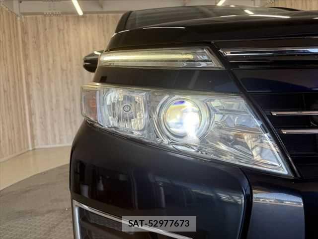 Toyota VOXY 2015-04 7226886-29