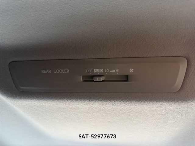 Toyota VOXY 2015-04 7226886-6