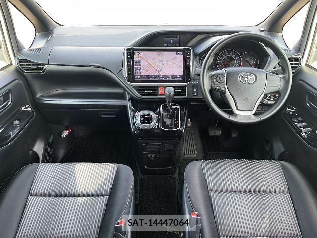 Toyota VOXY 2017-09 7226904-1