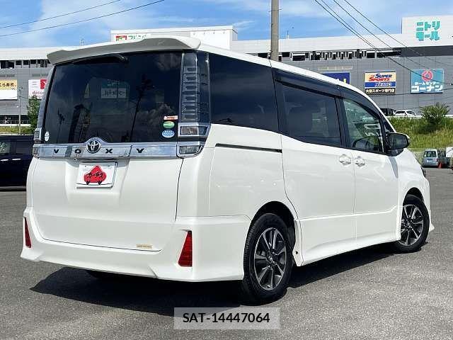 Toyota VOXY 2017-09 7226904-2