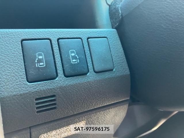 Toyota VOXY 2008-04 7226840-17
