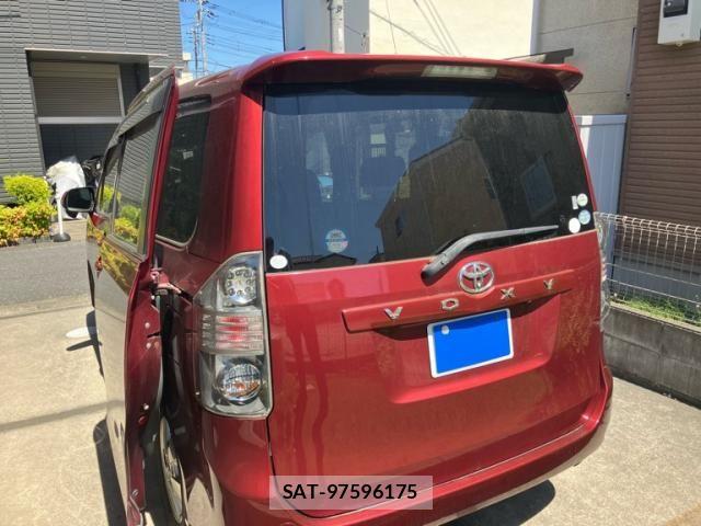 Toyota VOXY 2008-04 7226840-2