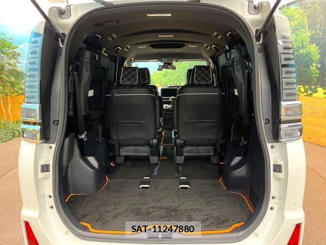 Toyota VOXY 2019-06 7226932-10