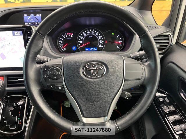 Toyota VOXY 2019-06 7226932-11