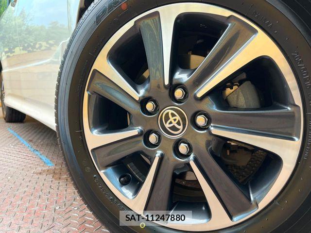 Toyota VOXY 2019-06 7226932-13