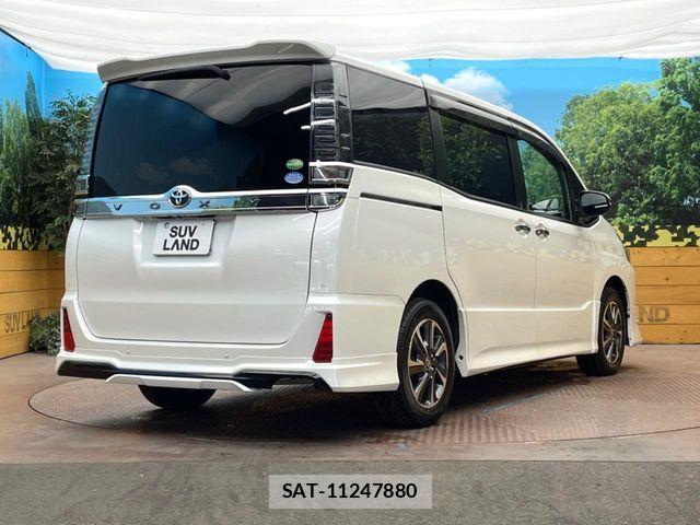 Toyota VOXY 2019-06 7226932-17
