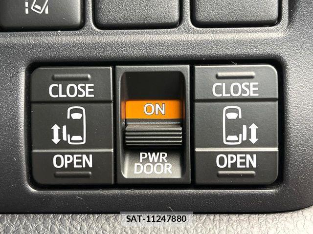 Toyota VOXY 2019-06 7226932-5