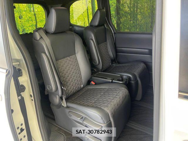 Toyota VOXY 2023-07 7226981-9