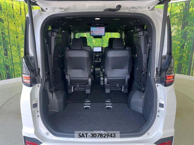 Toyota VOXY 2023-07 7226981-11