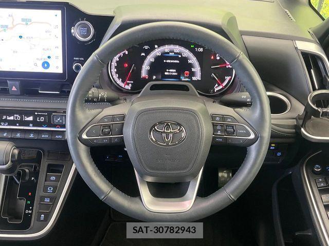 Toyota VOXY 2023-07 7226981-12