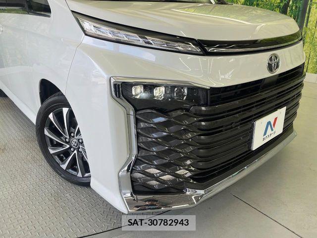 Toyota VOXY 2023-07 7226981-13