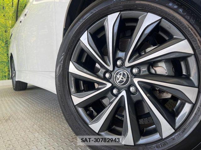 Toyota VOXY 2023-07 7226981-14