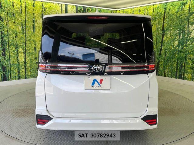 Toyota VOXY 2023-07 7226981-16