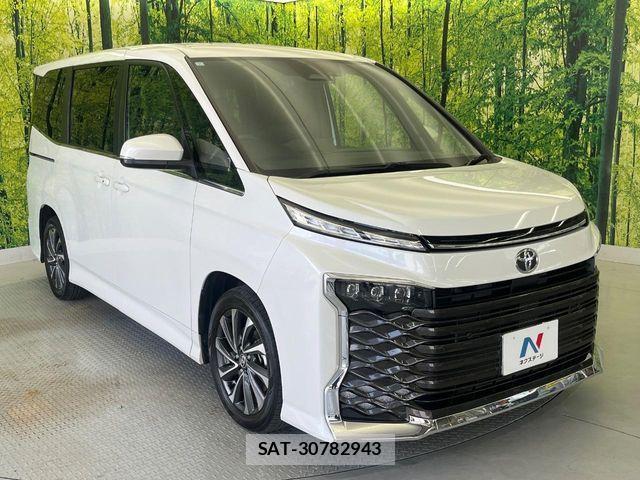 Toyota VOXY 2023-07 7226981-17