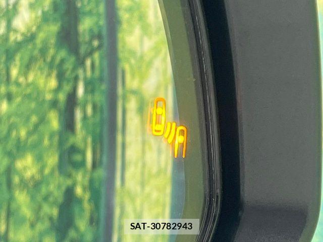 Toyota VOXY 2023-07 7226981-5